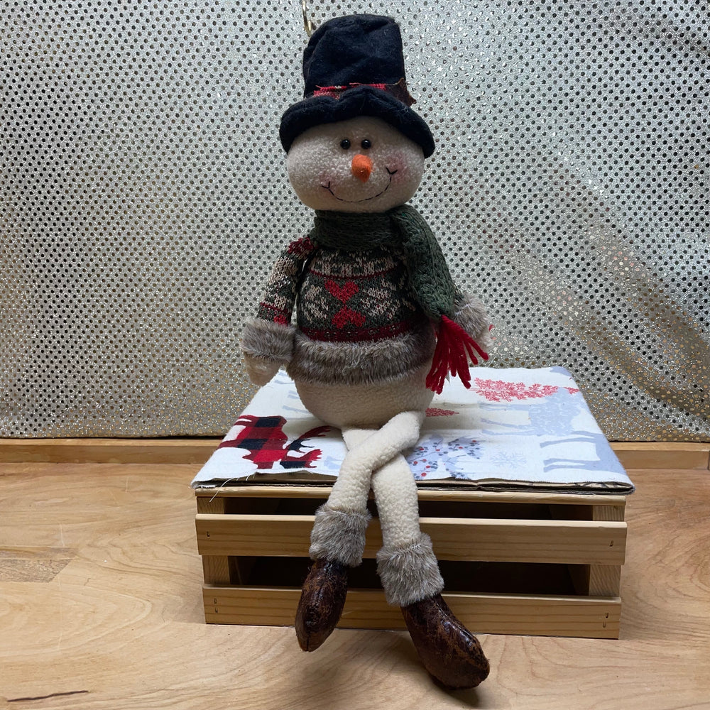 Sitting Snowman w/green scarf