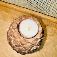 
              Natural-looking Pinecone Tealight
            